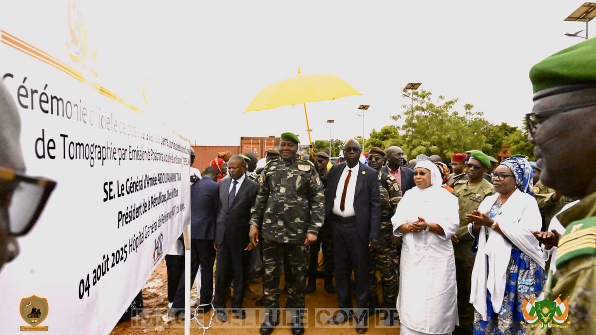 rafaelmgrossi's tweet image. Today marks a major step in advancing cancer care in Niger 🇳🇪, with the foundation stone laid for a new PET-CT medical imaging facility at Hôpital Général de Référence by the @PresidenceNiger. Proud to see @IAEAorg’s #RaysOfHope making an impact following my visit in March.