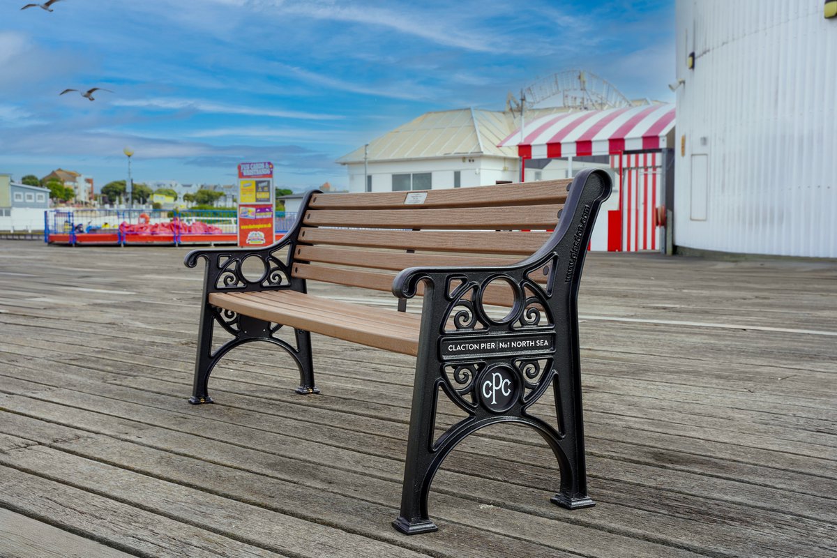 Our Celebration Benches offer a lasting way to remember someone special, mark a milestone, or celebrate a loved one’s favourite place by the sea.📷
Find out more: clactonpier.co.uk/celebration/