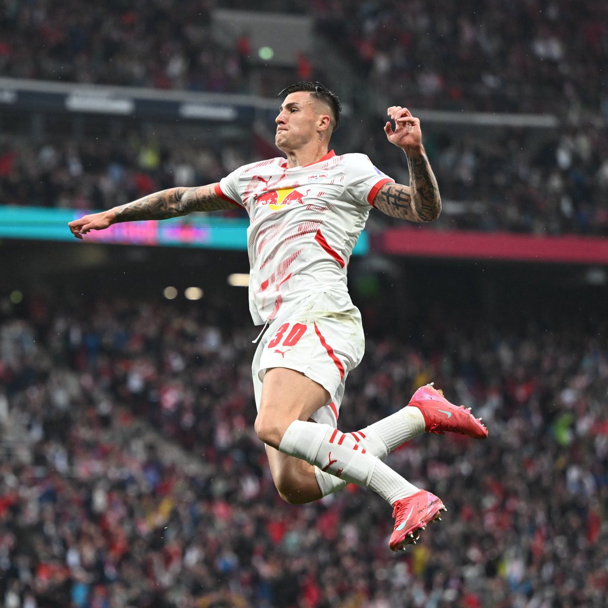 PorosHalangID's tweet image. “MU hanya akan nawar kalo pemain udah bilang mau datang ke Old Trafford.”

Ini udah mau kan ya? Ya kan? Masa enggak si? 🙂‍↔️

#poroshalangid