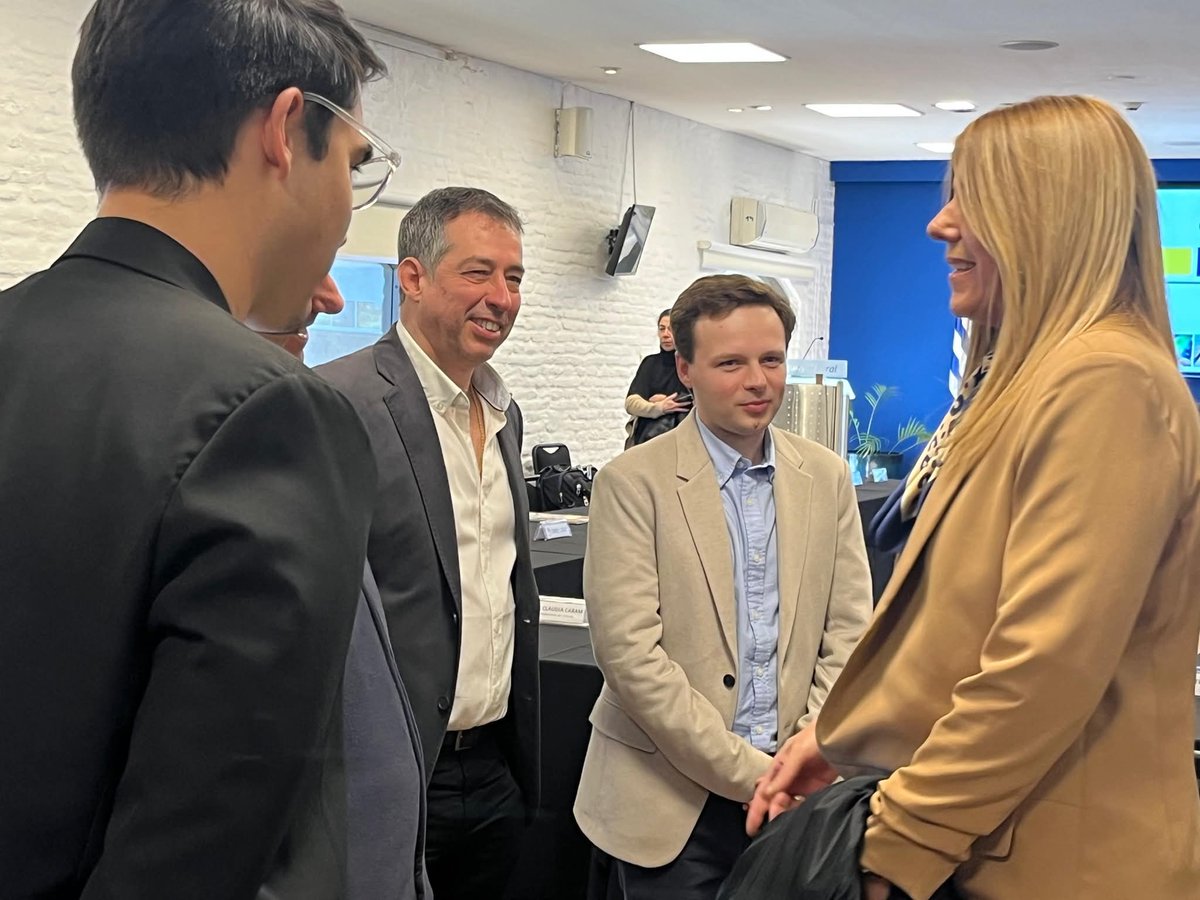 comuna33's tweet image. Gobierno de Treinta y Tres participó del Encuentro Nac. de Directores de Turismo.
Asistieron,Dir. Gral. de Desarrollo Económico Rodrigo Núñez, e integrantes del área Turismo.
Por el MINTUR, participó el Sr. Ministro, Ing. Pablo Menoni, Sra. Subsecretaria, Mgtr. Ana Claudia Caram.