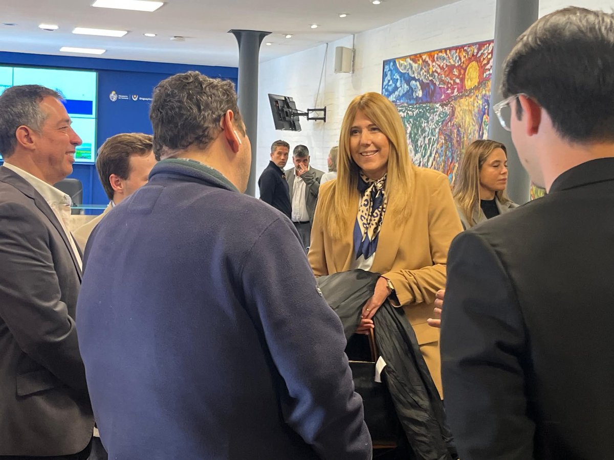 comuna33's tweet image. Gobierno de Treinta y Tres participó del Encuentro Nac. de Directores de Turismo.
Asistieron,Dir. Gral. de Desarrollo Económico Rodrigo Núñez, e integrantes del área Turismo.
Por el MINTUR, participó el Sr. Ministro, Ing. Pablo Menoni, Sra. Subsecretaria, Mgtr. Ana Claudia Caram.