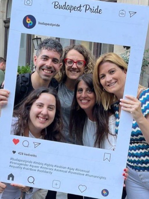 Recordeu van anar a donar suport al Budapest Pride, però no van dir que els hi vam pagar nosaltres la festa, 4.476,71€ el viatge, només l'allotjament de 2 nits va suposar 1.660,00 Imagineu-vos el luxe a càrrec del poble, dir-los FDGP és poc.