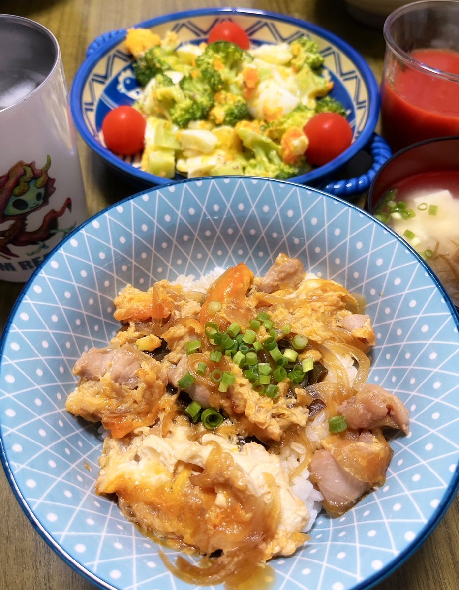 msmn317's tweet photo. 今日のごはん🍚
・親子丼
・もずくと豆腐のお味噌汁
・ブロッコリーとゆでたまごサラダ
マヨネーズと粒マスタード、黒胡椒で和えたブロッコリー美味しいです(*^^*)♪
＃今日のごはん ＃お腹ペコリン部 #おうちごはん ＃自炊 #Twitter家庭料理部 #X家庭料理部 https://t.co/efuLoDF8EM