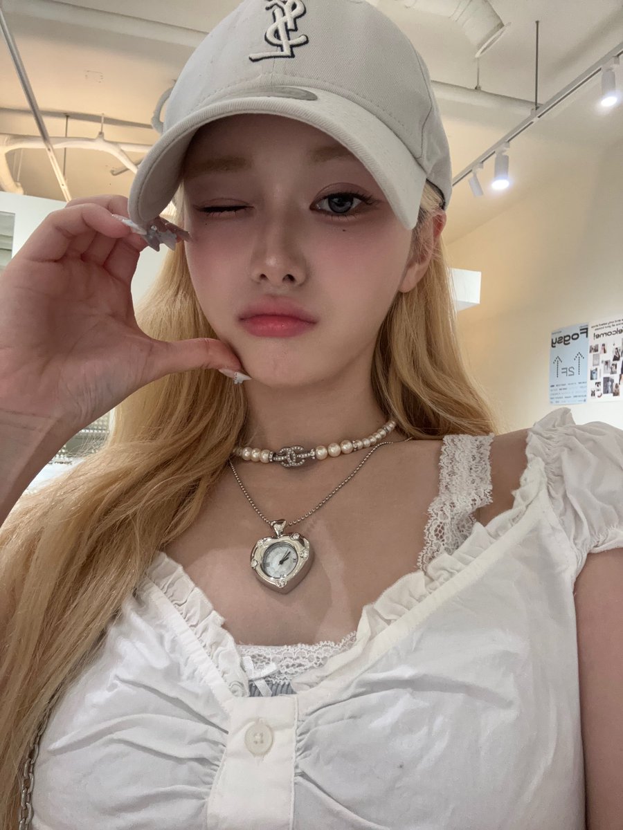 💌 250805 | 9:30PM KST
“i went out with xinyu, and we ended up getting matching couple necklaces”

#마유 #트리플에스