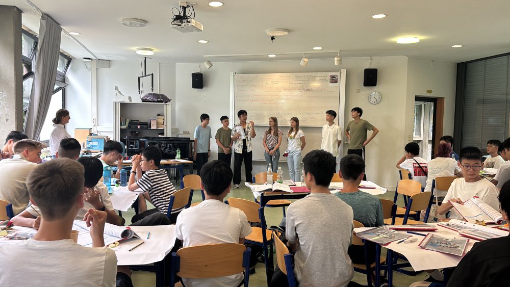 CommonTime_'s tweet photo. #CommonTime, in collaboration with #ACPAF &amp; Albert Einstein Gymnasium, recently hosted an #EmotionalLeadership Workshop for 50+ students

They explored what it means to lead with empathy, collaboration, &amp; emotional awareness

Learn more and contact us via https://t.co/JLGY2TdfNN https://t.co/0fCnjcnNX5