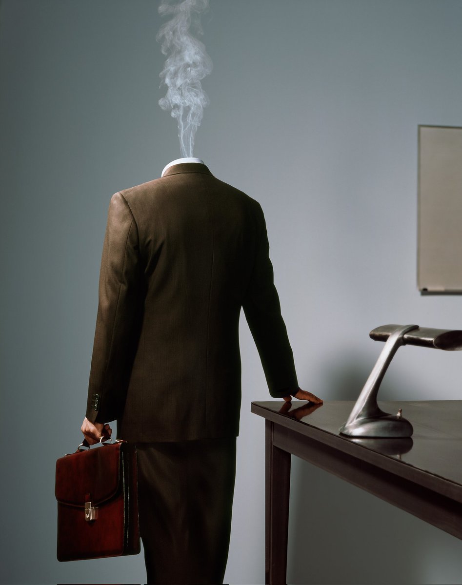 Tension.
📷 Hugh Kretschmer.