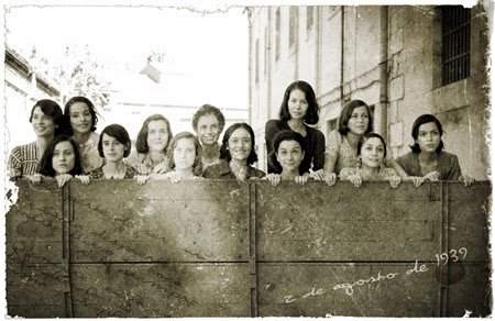 dicalpe2012's tweet photo. Ellas fueron #13Rosas deshojadas y nosotros seremos las espinas que con amor y solidaridad defiendan la justicia y la libertad de los fascistas que siembran odio  para defender la supremacía del hombre blanco. https://t.co/93NwETVHwn