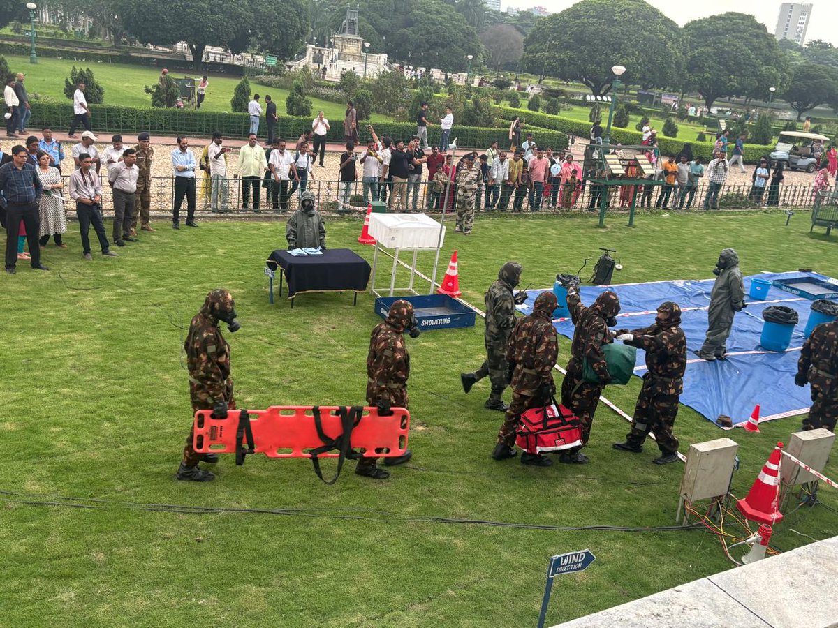 02ndrf's tweet image. A #mock exercise on radiological emergency was conducted by 2nd Bn #NDRF at Victoria Memorial, Kolkata.
The drill tested quick #response, #rescue skills, and coordination in a simulated radioactive threat.
Prepared for every challenge!☢️
#RadiationSafety 

@NDRFHQ  @CISFHQrs