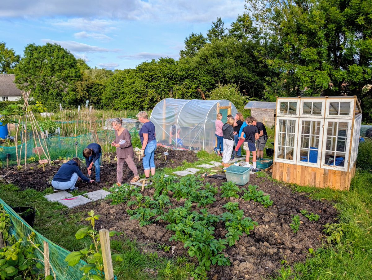 Buckland Newton Youth Club's allotment provides young people with a safe space where they can learn new skills, grow their own food, learn how to cook it and of course it supports positive mental health. 

Save our allotments! 

<a href="/BBCWorldatOne/">The World at One</a> 
<a href="/AngelaRayner/">Angela Rayner</a>