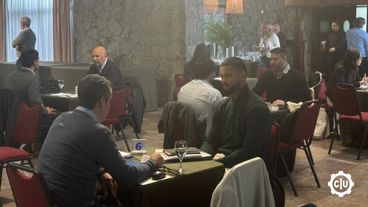 camindus's tweet photo. #AHORA | Comenzamos una nueva 𝐑𝐨𝐧𝐝𝐚 𝐝𝐞 𝐍𝐞𝐠𝐨𝐜𝐢𝐨𝐬 organizada en conjunto con @UruguayXXI, en la que 74 empresas del país productoras de alimentos y bebidas, se reunirán con 13 compradores internacionales de Argentina, Brasil, Chile, Estados Unidos, México, Paraguay y Perú 🇦🇷🇧🇷🇨🇱🇺🇸🇲🇽🇵🇾🇵🇪

🤝Durante la jornada de hoy y mañana miércoles, se desarrollarán 3⃣0⃣0⃣ reuniones, las que buscarán potenciar la #IndustriaExportadora🌎

Somos #MotordeDesarrollo⚙️