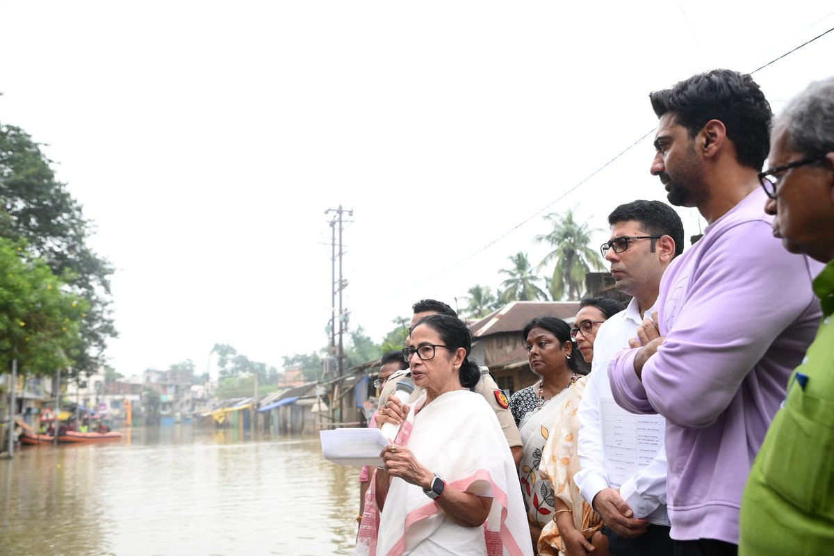 AITCofficial's tweet photo. In solidarity with her people, always.

Smt. @MamataOfficial visited the flood-affected areas of Ghatal, wading through water to assess the situation firsthand.

Relief efforts are underway, and every step is being taken to ensure safety and support for the affected families. https://t.co/OGnfDU2KUL