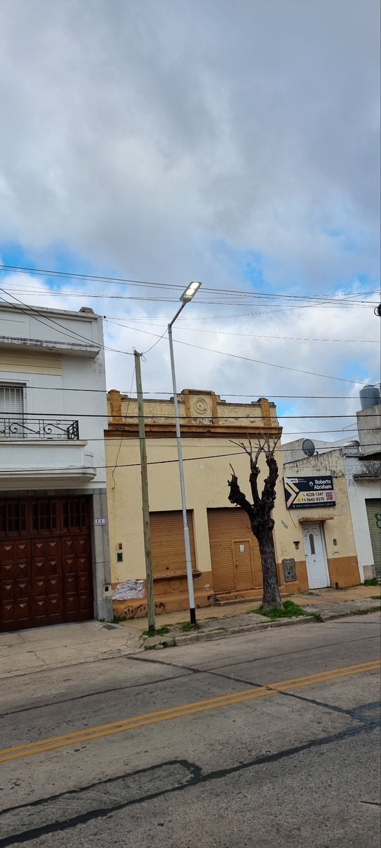 Luigui1959's tweet photo. @gestion_a  9.30 de la mañana , se paga fortuna de ABL en Avellaneda y así se derrocha la energia eléctrica  en E Rios al 1500 @jorgeferraresi https://t.co/Ytm1Il1ei0