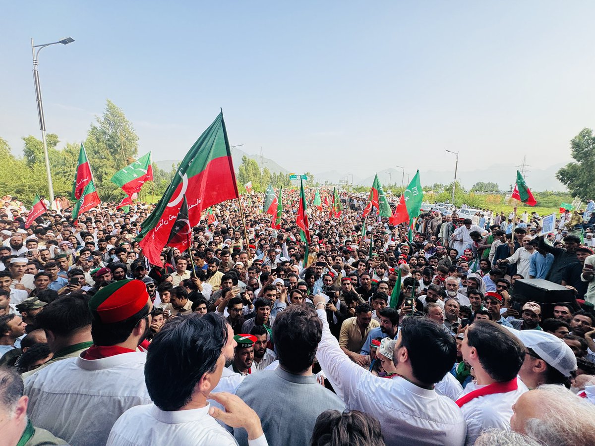 Junaid Akbar (@junaidakbarmna) on Twitter photo ملاکنڈ: سوات موٹروے چکددہ انٹرچینج کے مناظر!
ہر طرف نظریہ حقیقی آزادی کے سپاہی پرچم اُٹھائے موجود ہے۔
#پرامن_ملک_گیر_تحریک
#خان_کی_کال_مزاحمت_کی_یلغار
#ReleaseImranKhan ملاکنڈ: سوات موٹروے چکددہ انٹرچینج کے مناظر!
ہر طرف نظریہ حقیقی آزادی کے سپاہی پرچم اُٹھائے موجود ہے۔
#پرامن_ملک_گیر_تحریک
#خان_کی_کال_مزاحمت_کی_یلغار
#ReleaseImranKhan