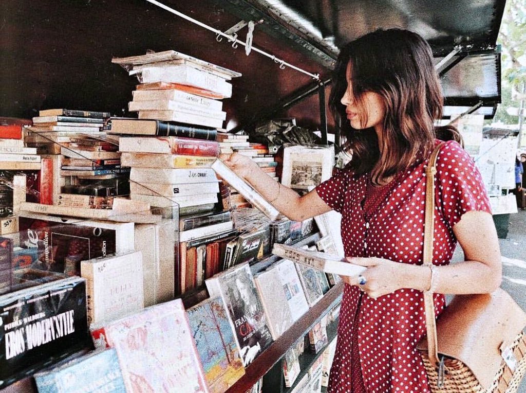 iampaolamedina's tweet image. «Y es que un libro no es sólo un libro. Es también, entre otras cosas, los lugares donde lo leíste, el consuelo que te dio en cada momento, la diversión, la compañía».

Arturo Pérez-Reverte ✍️