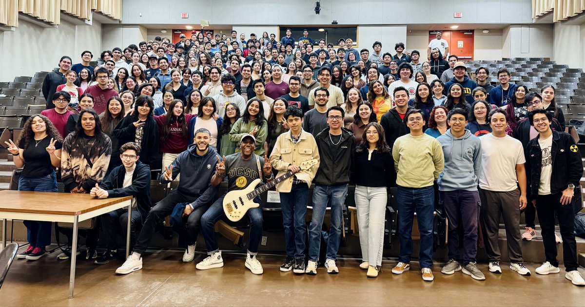 Congratulations to the graduating class of the ENLACE Summer Research Program at UC San Diego! It’s always an honor to be invited to share a bit of wisdom and music with over 200 of these bright young scholars! 🎓Now you get to go out and change the world!🌎