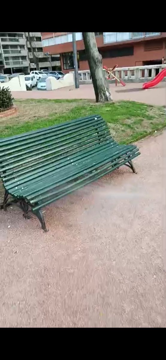 Leoherou's tweet photo. De acuerdo a lo que presentamos en las últimas horas, seguimos realizando tareas de limpieza y lavado de espacios públicos, esta vez en Plaza Gomensoro. https://t.co/lV7ng6ZepB
