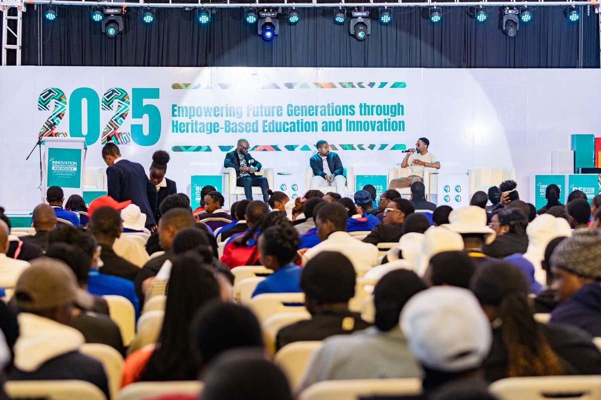 The future is built when young minds dare to dream 💭
Honoured to have been part of the discussion on how our heritage could inspire innovation.💡

#ScholasticaExpo2025🇿🇼