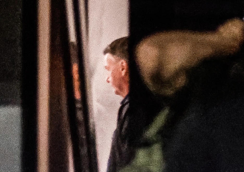 Gabriela Biló (@gabrielabilo1) on Twitter photo Jair Bolsonaro, ontem, em casa, após ter a prisão domiciliar decretada. Para <a href="/folha/">Folha de S.Paulo</a> Jair Bolsonaro, ontem, em casa, após ter a prisão domiciliar decretada. Para <a href="/folha/">Folha de S.Paulo</a>