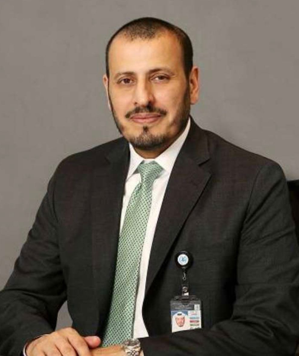 الرئيس التنفيذي لشركة نفط الخليج المهندس الفاضل/ بدر المنيفي 
نكتب لك هذه الكلمات وكلنا أمل في صدرك الرحب وقلبك الطيب. نعلم أنك من أهل المبادرة والخير، ومن اللي يسعون دائمًا فالخير . ملف مجتازي الدبلوم ما زال فيه عدد قليل جدًا بانتظار الفرصة، وأنت اليوم بيدك بعد الله تفرّج كربة،