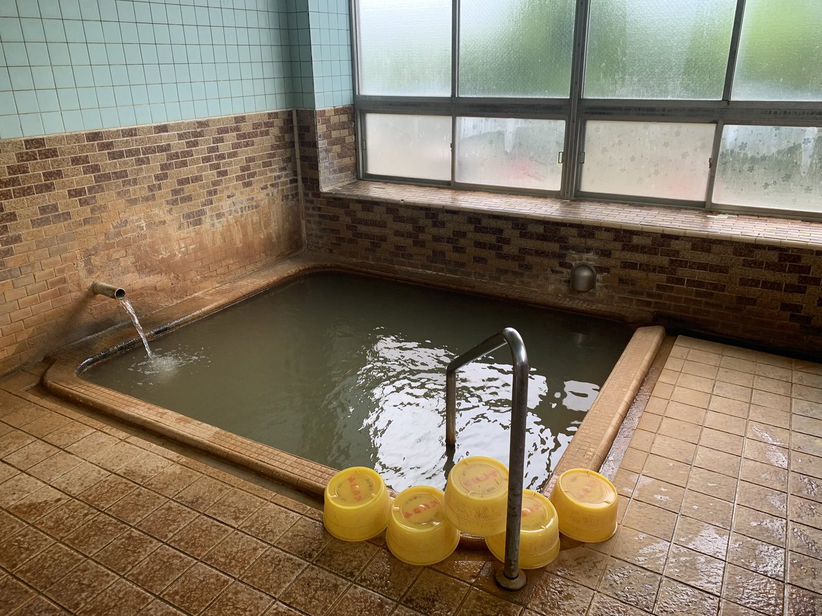お世話になりました

東鳴子温泉にあります赤這温泉
【阿部旅館】さんです♨️

肩はこるし立ち仕事で足もむくむ中
ここに入ると間違いなく復活します🤭
入浴中で自分でもみほぐすと効果的です

朝ご飯付きプランです✨
きんぴらごぼうが毎回とても美味しいお気に入り😍
ありがとうございました😊