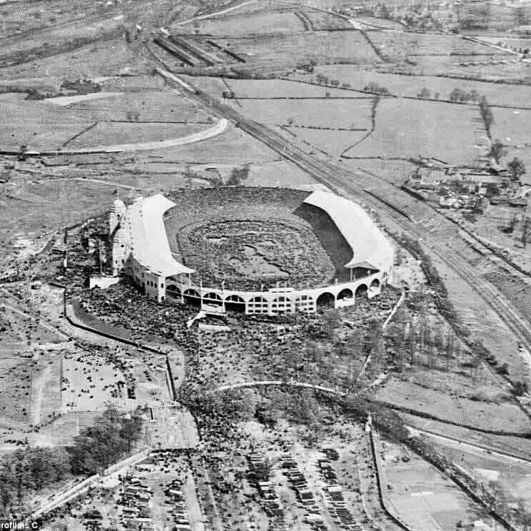 Wembley Stadium 1923 , anyone know who Farmed here, was it built as a farm diversification project 😂