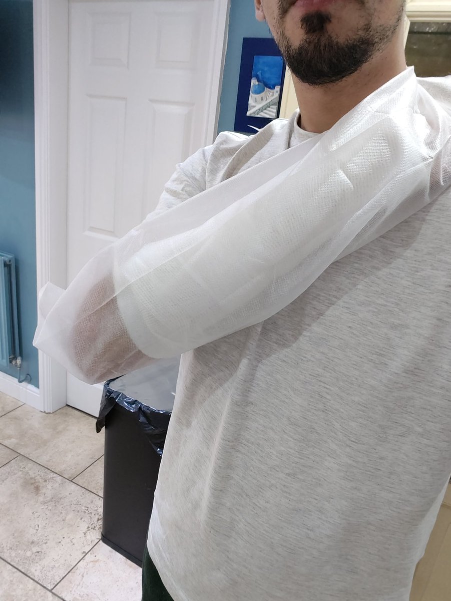 michaelidesm95's tweet photo. @D_DeGea I'll be at Old Trafford on Saturday. I broke my wrist saving a shot. Can you sign the cast and also give me some GK techniques please 🙏#mufc https://t.co/c1vFiwYP6Q
