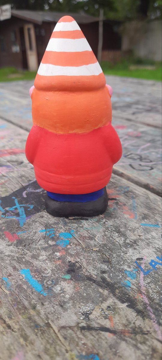 I'm back, and I painted a little <a href="/SoundSmithTF2/">SoundSmith</a>
Hope you all like it!!!!
#TF2 #painting #gnome