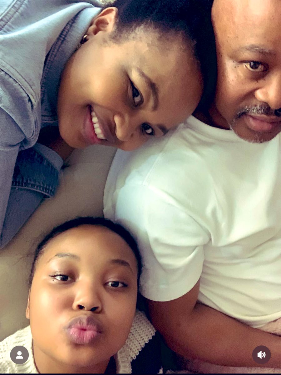 MelikhayaL3006's tweet photo. Through every high and low, family comes first. ๐ #ChooseTuesday #Familylove https://t.co/xSye5fAmgq