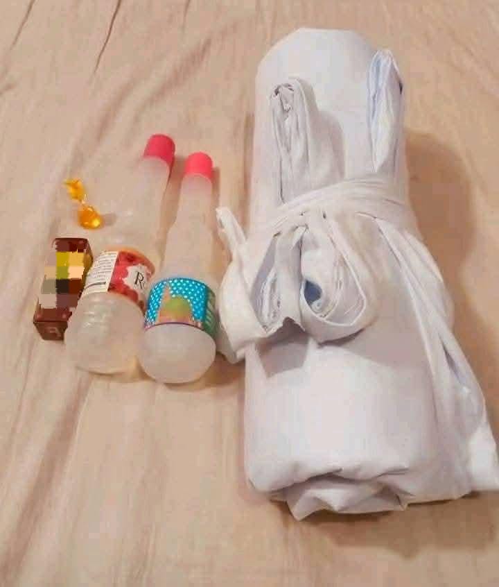 یہی تو آخری لباس ہے
 نہ جیبیں، نہ بٹن، نہ کوئی فیشن
بس دو ہاتھ بندھے ہوئے
اور ہم خاموش… مکمل خاموش…🥹🖤