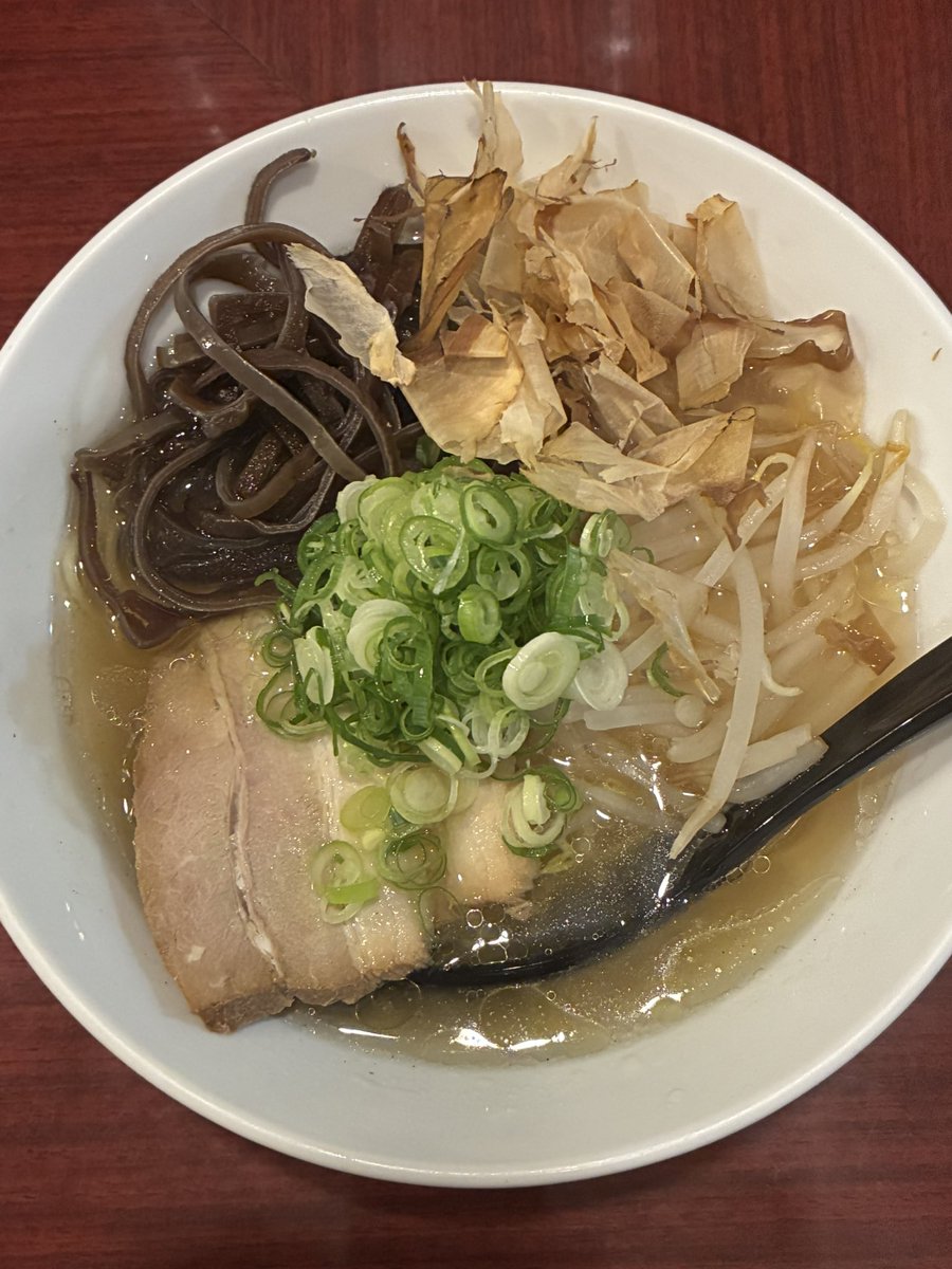 mescarbonic's tweet photo. ラーメン部活動2025年444軒目は大阪のじゅうじせいで、白醤油まぐろ節らーめんに半チャン。
#ラーメン  #ramen #lamen #rahmen #中華そば #支那そば #つけ麺 #まぜそば https://t.co/eZva8yK81S