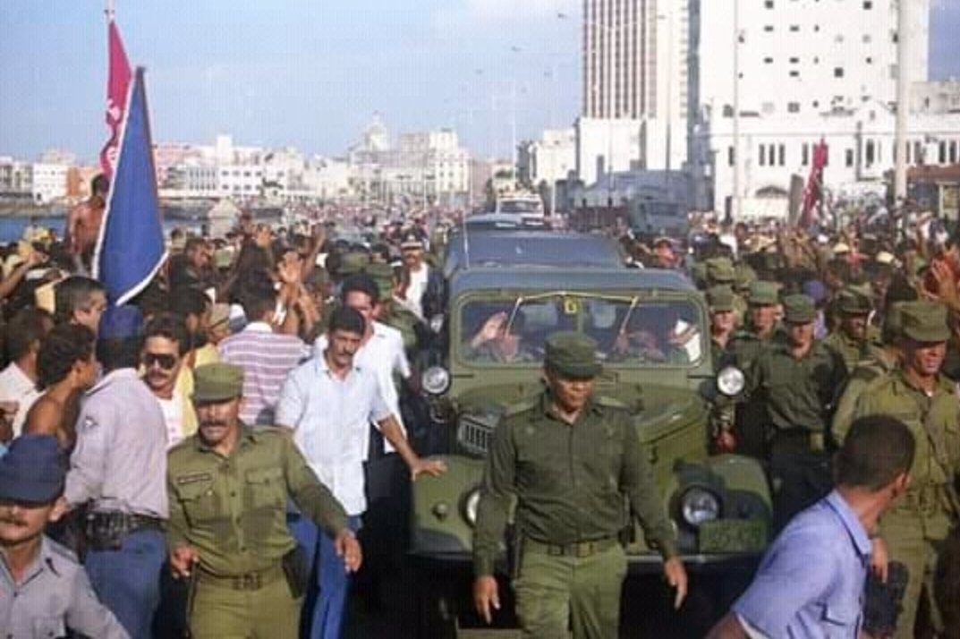 El 5 de agosto del 94 no hubo que disparar un tiro. El 11 de julio de 2021 tampoco: se llama pueblo, firmeza y liderazgo.

¡Por eso #YoSigoAMiPresidente! 

#100AñosConFidel