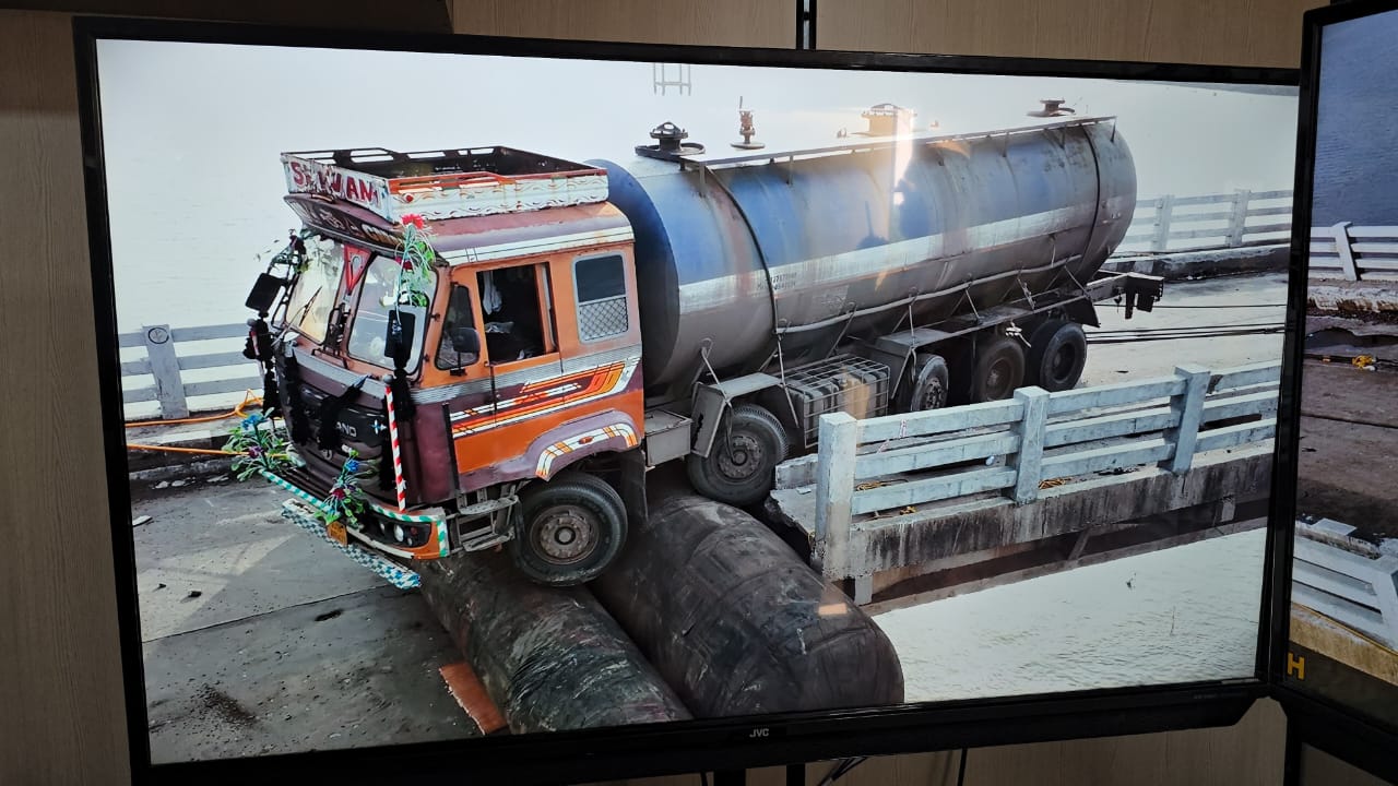 Tanker hanging from Gambhira Bridge finally moved using capsule balloons typically used in ships