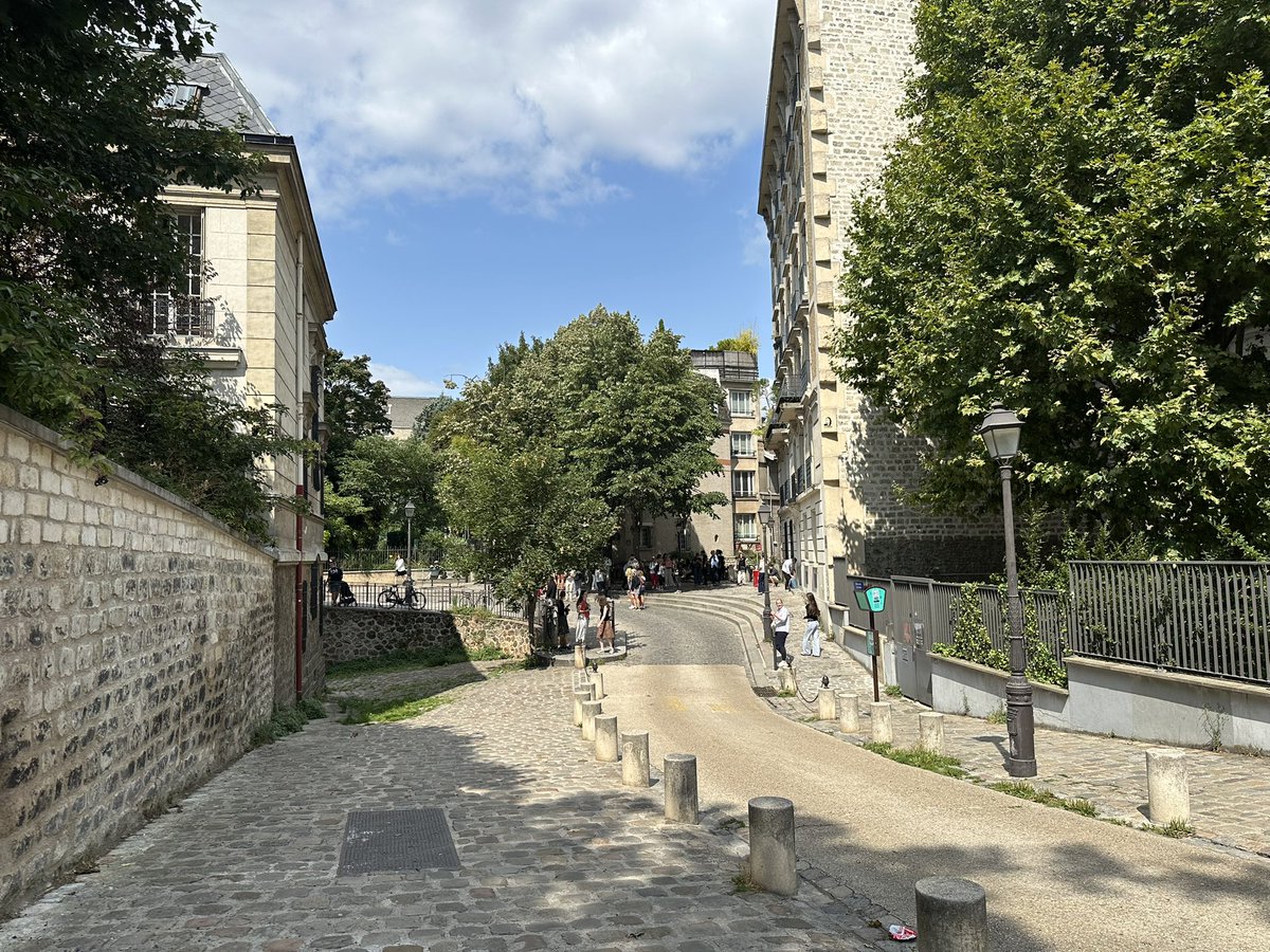 NotRodd's tweet image. All these people here for a call of duty map - they even had French tour guides I can only assume talking about iconic montage moments