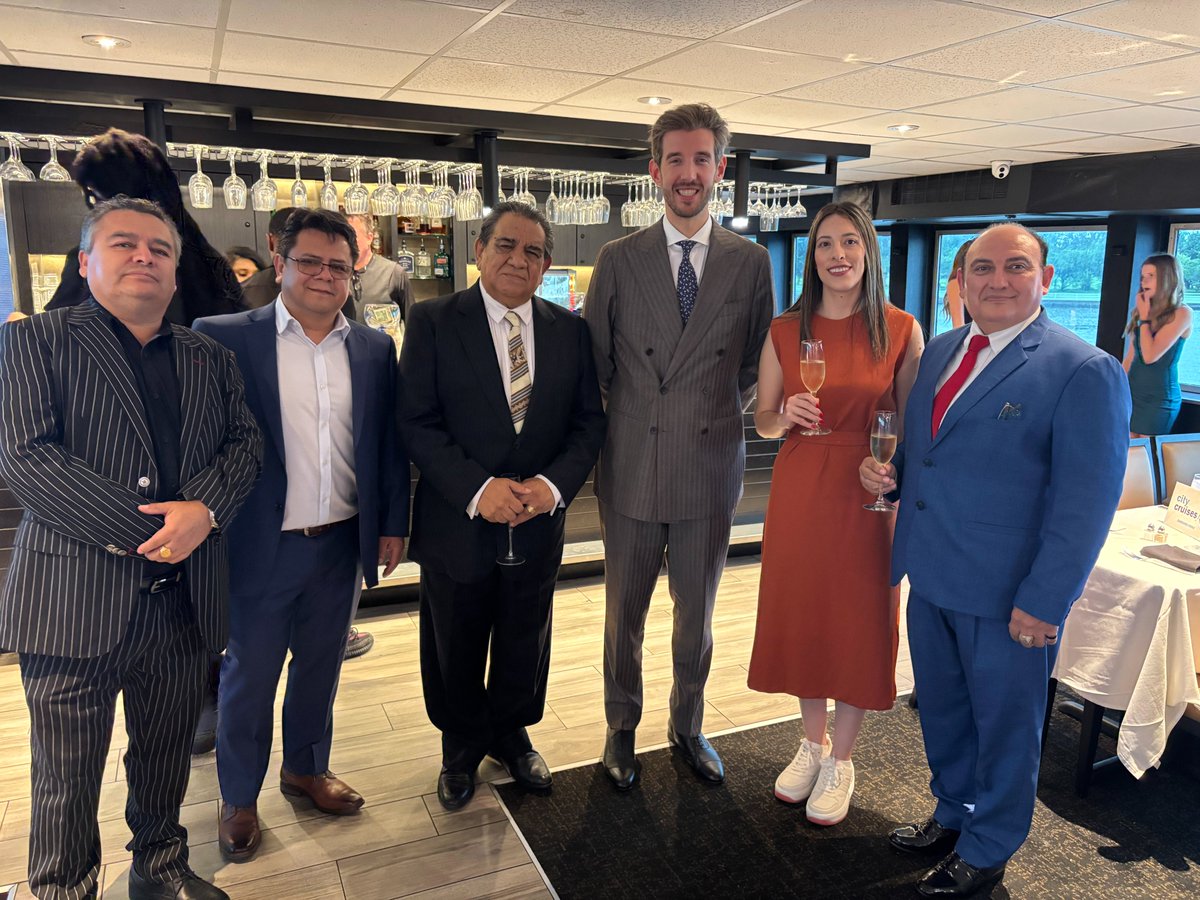 Thank u to the <a href="/expobol/">EXPOBOL</a> team 4 the invitation to celebrate Bolivia's 200th bday. Not many people know that VA has a powerful Bolivian community that is entrepreneurial &amp; true pillars of their community. Camino al lado de los bolivianos, apoyandolos con toda mi fuerza cada dia!