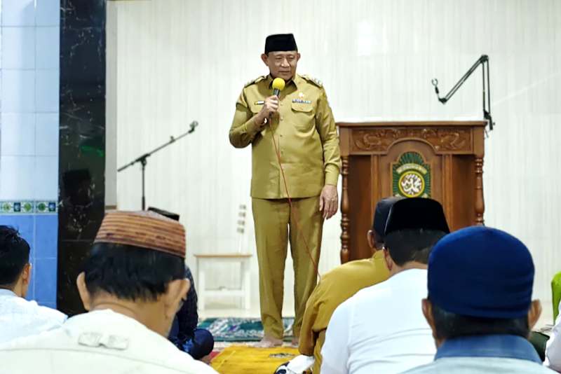 Gubernur Gusnar Salat dan Buka Puasa di Masjid Al-Mujahidin Sipatana

berita.gorontaloprov.go.id/2025/08/04/gub…