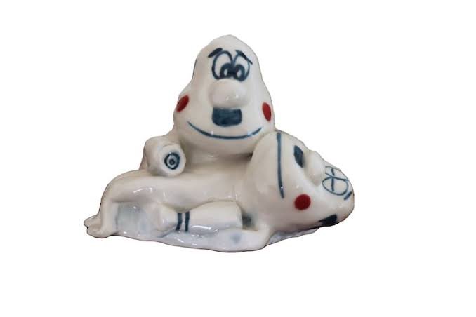 母が最近しりあがり寿氏の展示になんとなく行って、この陶芸作品『ピエタ』がヨカッタんだけどいくらするんだろう？ってゆってた、売り物なのかな？なんかいいことあったら実家の玄関に飾ってね、なプレゼントにしたいけど…。