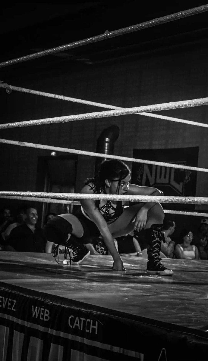 Nouvelle interview avec une jeune catcheuse venant de la NWC il s'agit de Yuki

1.Bonjour Yuki peux-tu te présenter

Salut tout le monde, Moi c'est Yuki, Cassandra de mon vrai nom.
Je suis une sudiste vivant en Bretagne depuis 19 ans, j'ai 21 ans et cela fait 4 ans bientôt 5 en