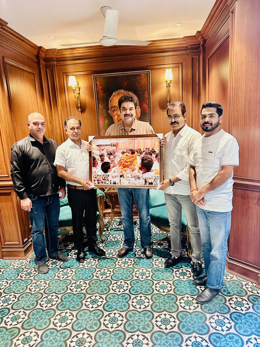 Adv. Sumit Mani (@advsumitmani) on Twitter photo आज दिल्ली निवास पर हरियाणा की शान, भारतीय जनता पार्टी के वरिष्ठ नेता माननीय श्री <a href="/bishnoikuldeep/">Kuldeep Bishnoi</a> जी से भेंट कर गर्व महसूस हुआ। उनका सादगी भरा स्वभाव और जनसेवा के प्रति समर्पण हम सभी के लिए प्रेरणा है।” आज दिल्ली निवास पर हरियाणा की शान, भारतीय जनता पार्टी के वरिष्ठ नेता माननीय श्री <a href="/bishnoikuldeep/">Kuldeep Bishnoi</a> जी से भेंट कर गर्व महसूस हुआ। उनका सादगी भरा स्वभाव और जनसेवा के प्रति समर्पण हम सभी के लिए प्रेरणा है।”