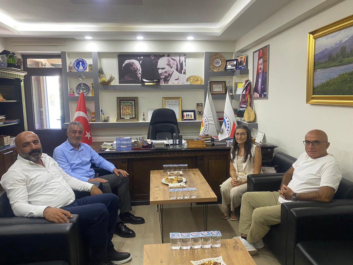 TUNCELİ TİCARET VE SANAYİ ODASI (@tuncelitso) on Twitter photo Geçmiş dönem Belediye Başkanı Edibe Şahin ve Eşi Kamer Şahin; Yönetim Kurulu Başkanımız <a href="/hasanmurats/">Hasan Hüseyin COŞKUN</a> ve Yönetim Kurulu Üyemiz Güven Çetin’i ziyaret etti.
Nazik ziyaretlerinden dolayı kendilerine, Odamız Yönetim Kurulu ve Meclisi adına teşekkür ederiz. Geçmiş dönem Belediye Başkanı Edibe Şahin ve Eşi Kamer Şahin; Yönetim Kurulu Başkanımız <a href="/hasanmurats/">Hasan Hüseyin COŞKUN</a> ve Yönetim Kurulu Üyemiz Güven Çetin’i ziyaret etti.
Nazik ziyaretlerinden dolayı kendilerine, Odamız Yönetim Kurulu ve Meclisi adına teşekkür ederiz.