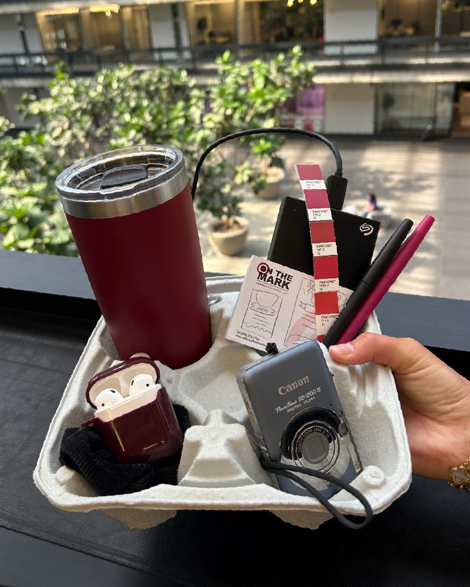 OnTheMarkComm's tweet image. What&apos;s in your coffee tray? ☕

✨ Check out our 𝙜𝙧𝙖𝙥𝙝𝙞𝙘 𝙙𝙚𝙨𝙞𝙜𝙣𝙚𝙧𝙨&apos; daily coffee tray essentials—see what keeps their creativity fueled all day long! ✨

. . .

#onthemark #communications #marketingagencies #contentcreators #holmdelnj #njbusiness