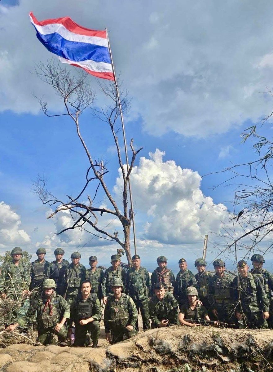 ธงชาติไทยผืนใหม่ โบกสะบัดบนยอดภูมะเขือ —สัญลักษณ์แห่งอธิปไตยไทย

วันที่ 5 สิงหาคม 2568 บนยอดภูมะเขือ ของผืนแผ่นดินไทยที่เปี่ยมด้วยศักดิ์ศรีและบูรณภาพแห่งชาติ  พลโท บุญสิน พาดกลาง แม่ทัพภาคที่ 2 พร้อมคณะ 

facebook.com/share/p/1AzAuH…