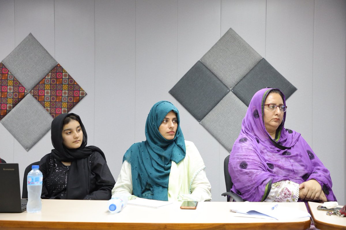 PIDEpk's tweet image. Shaping the Future: PIDE Reviews 3-Year Rolling Research Plan
Vice Chancellor Dr. Nadeem Javaid (SI) convened a meeting with the Directors of PIDE’s Research Centers, their teams, and Deans to critically review and align the Three-Year Rolling Research Plan.
Each Director…