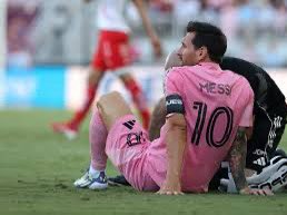 Medical tests confirmed a minor muscle injury in #messi right leg. His medical clearance will depend on his clinical progress and response to treatment.