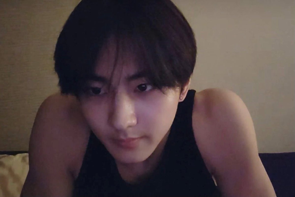 hoonnav's tweet image. 。。。세상이 등을 돌린 순간에도 나는 끝까지 나를 붙잡았다 그것만이 내가 할 수 있는 전부였다。。。