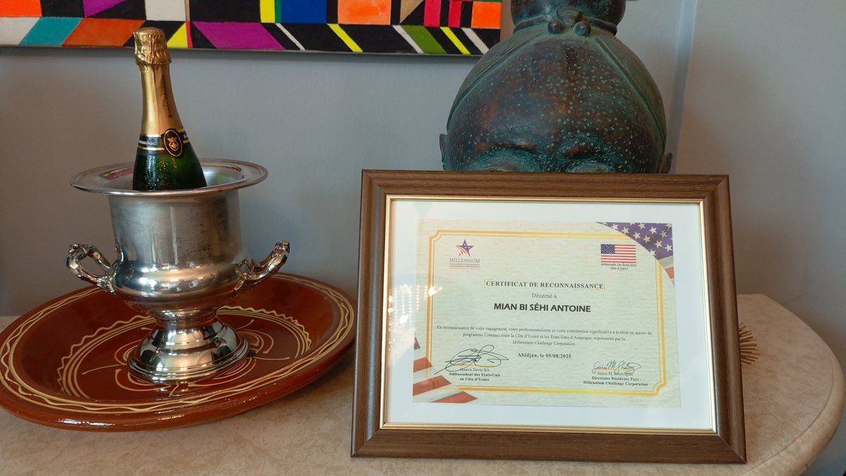 MIANSEH's tweet image. #Civedu le 18 novembre 2019, je sortais de ma ZDC, l'enseignement supérieur, pour déposer mes valises à @mcacotedivoire.
Plus de 5 années plus tard, les résultats sont là. 
Tant que la marche n'est pas achevée, les bras n'arrêteront pas de se balancer (Proverbe libriste)