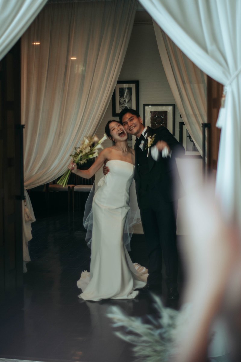 先日結婚式を挙げました🕊

だいすきな人達に囲まれて
まるでフェスのような賑やかな式でした🫶🏻
最高に幸せだった...♡

ドレスは2着ともウェディングドレス👰
禁酒と食事制限から解放されて今は好きなだけ飲み食いしてます🤟

写真ありすぎるので、また投稿しちゃうかも！！！