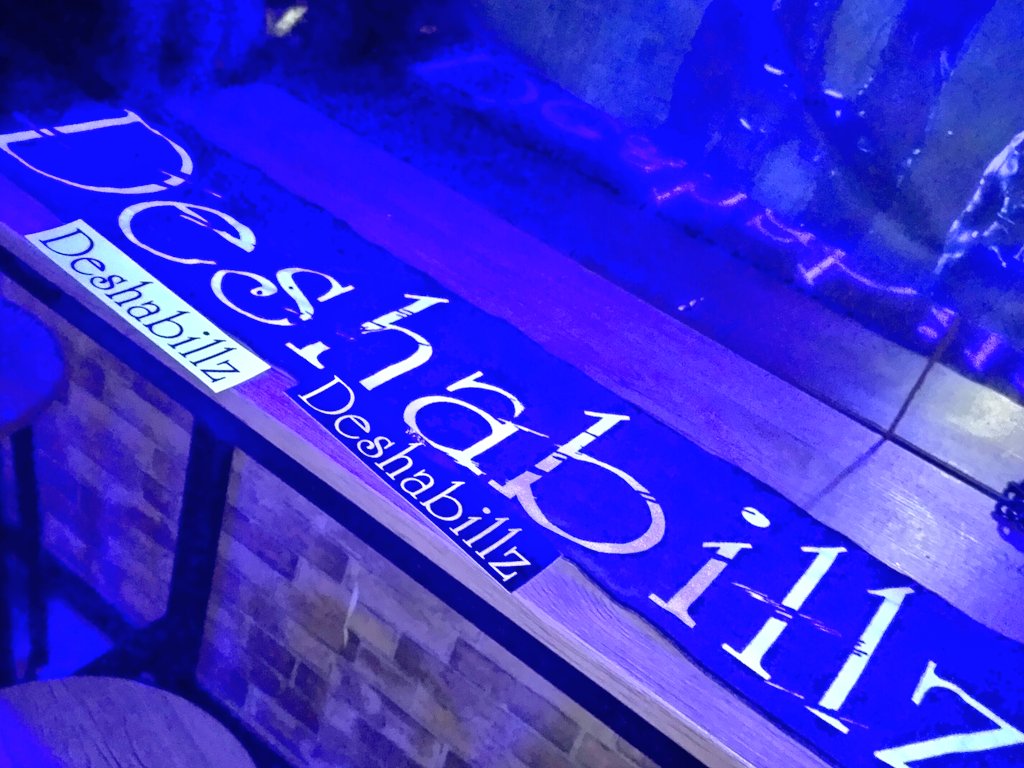 maonerima0801's tweet image. 火曜の夜、練馬でロックバーやってます。
今夜も21時から。
平日は1時間￥2500飲み放題
杯飲みも可能

初めての人もフラッとどうぞ。

先日のDeshabillzのライブ最高に楽しかった！

グッズ、どこに飾ろうかな…✨