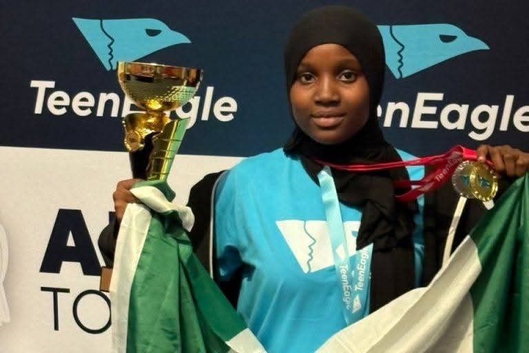 YOBE STATE GOVERNMENT TO HONOUR TWO STUDENTS WHO EMERGED INTERNATIONAL WINNERS OF ENGLISH LANGUAGE SKILLS AND DEBATE IN LONDON

Yobe state Governor  has approved a grand ceremony to honour 17 year old Nafisa Abdullah and 15 year old Rukayya Muhammad Fema for emerging World best