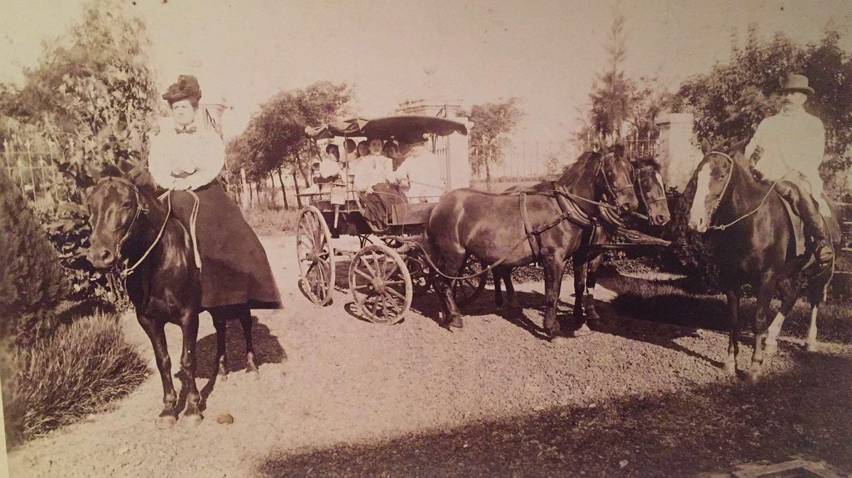 Recién llegado a San Sebastián, me cuentan mi tía Herminia y mis primas María e Icíar, con detalle, su historia argentina (familia Arbide Allende, de Mendoza y Rosario). Un lejano rumor, de conversaciones de mayores de mi infancia, que ahora, en mi etapa🇦🇷, cobra más sentido.