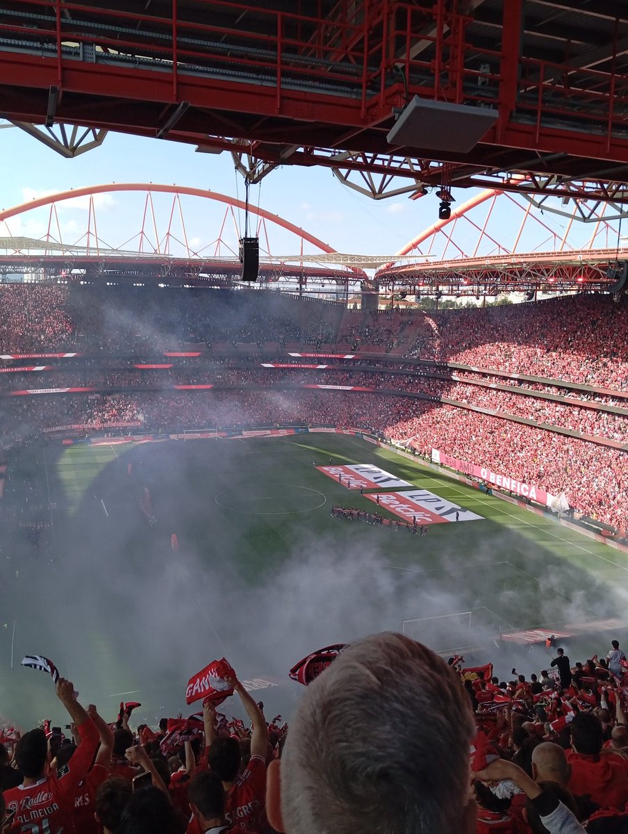 kiko_190438's tweet image. Dá retweet se estás a ver o estádio mais lindo do mundo